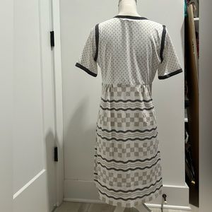 Gretchen Scott Large graphic silk like stretch dress.